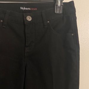 BLACK DENIM SKINNY JEANS! SIZE 4!